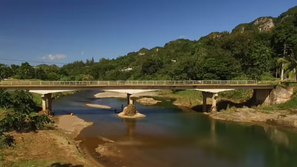 Bridge over Grande de Manatí River at Ciales before the hurricane.